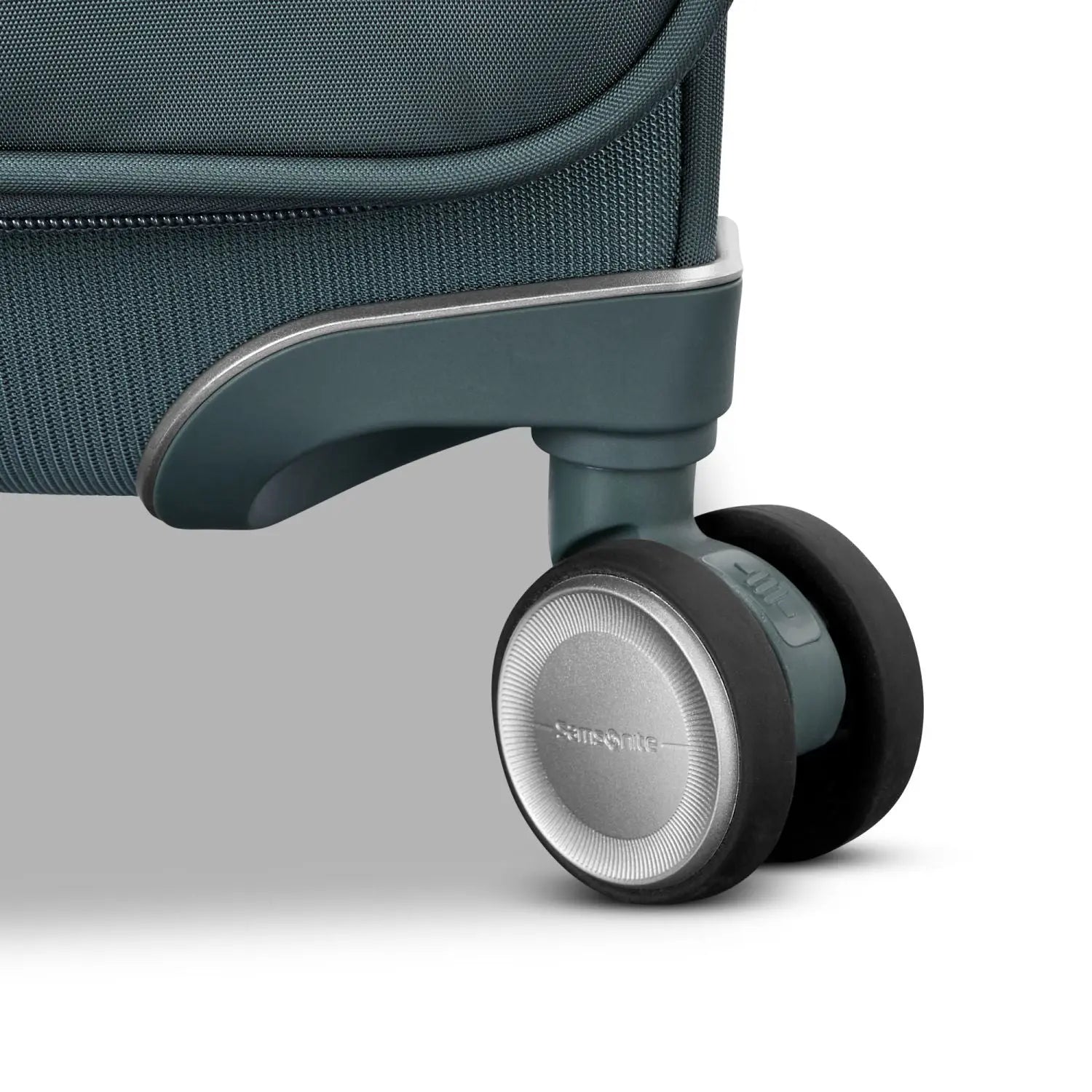 Samsonite Silhouette 18 Softside Medium Spinner Samsonite