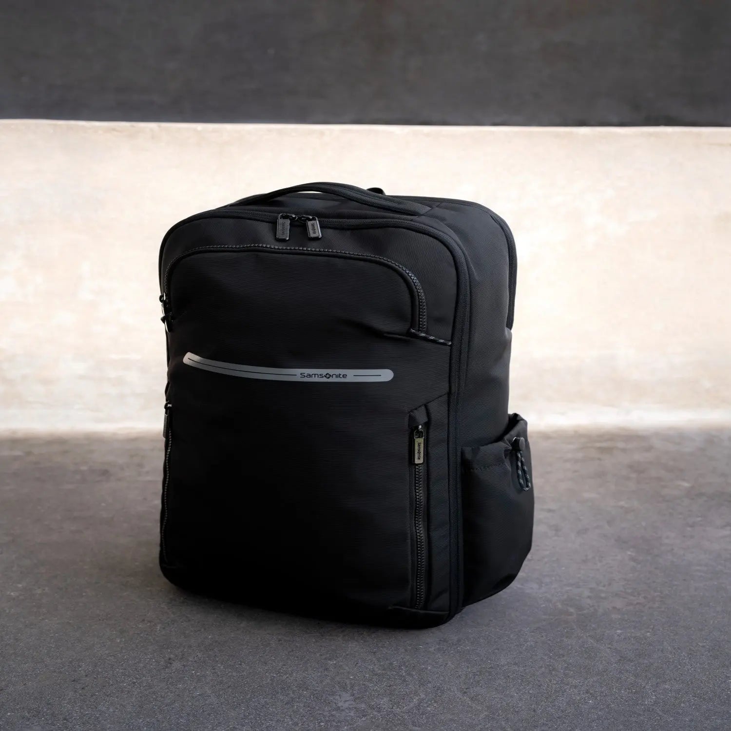 Samsonite Axxis Travel Backpack in Black — LIFESTYLE 19