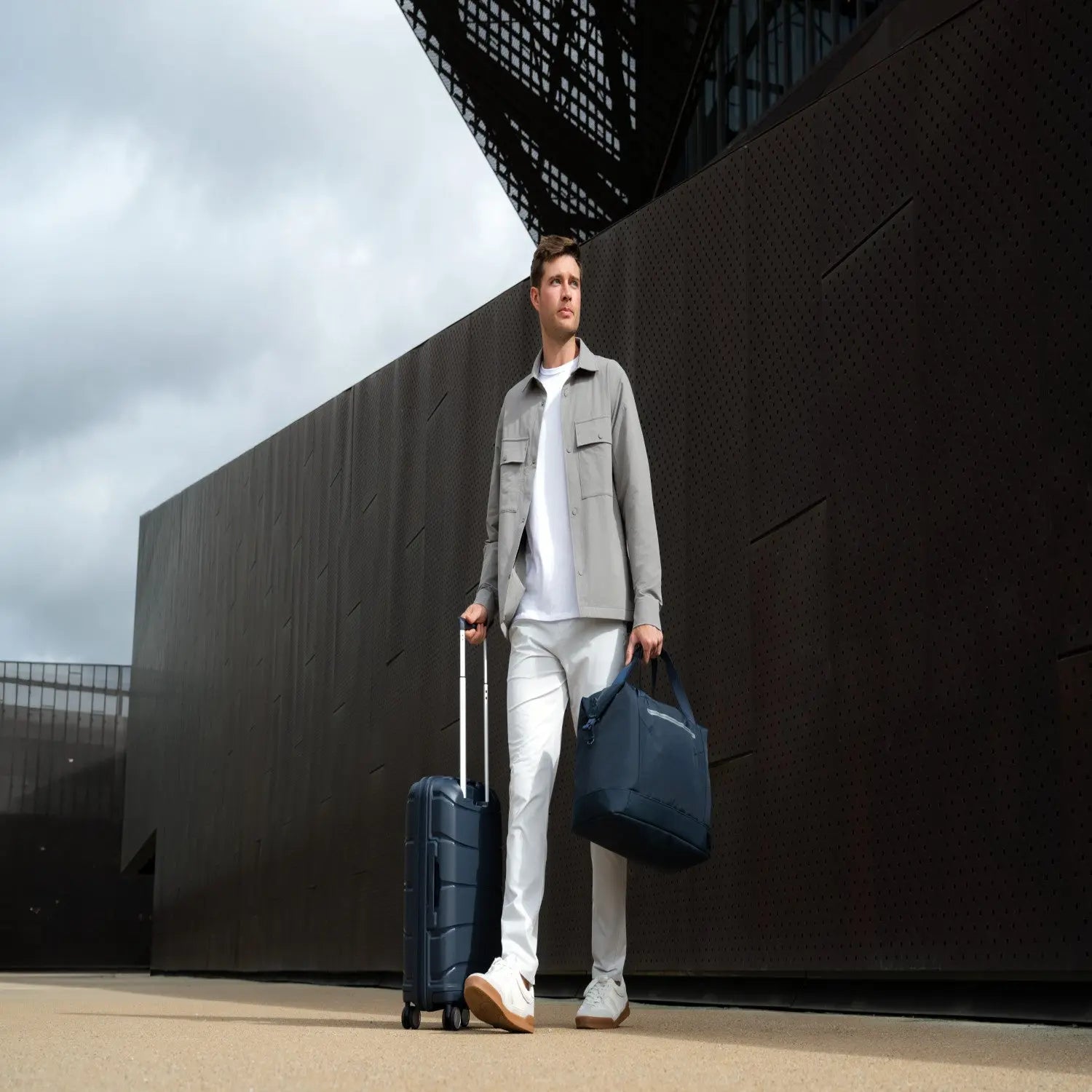 Samsonite Axxis Weekender in Navy — LIFESTYLE 17