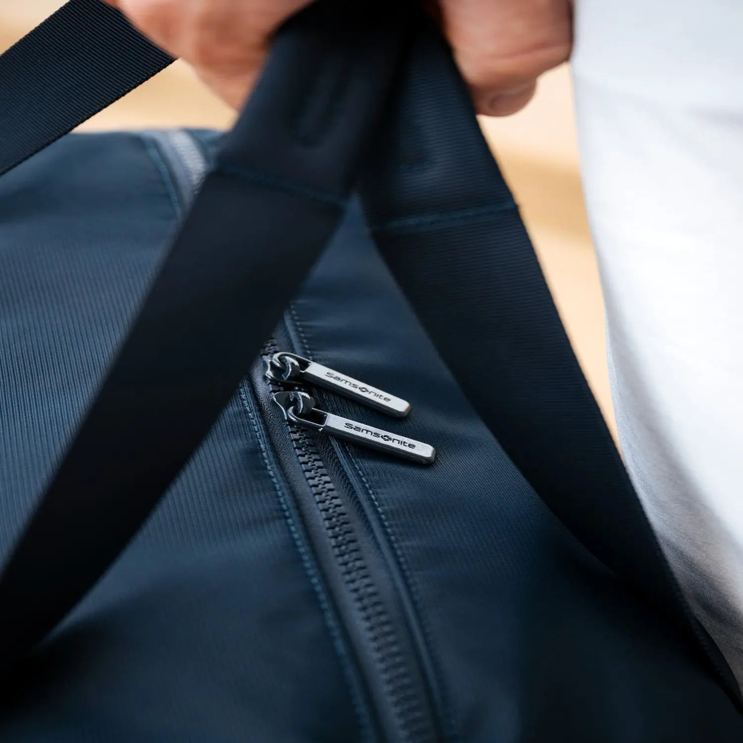 Samsonite Axxis Weekender in Navy — LIFESTYLE 20