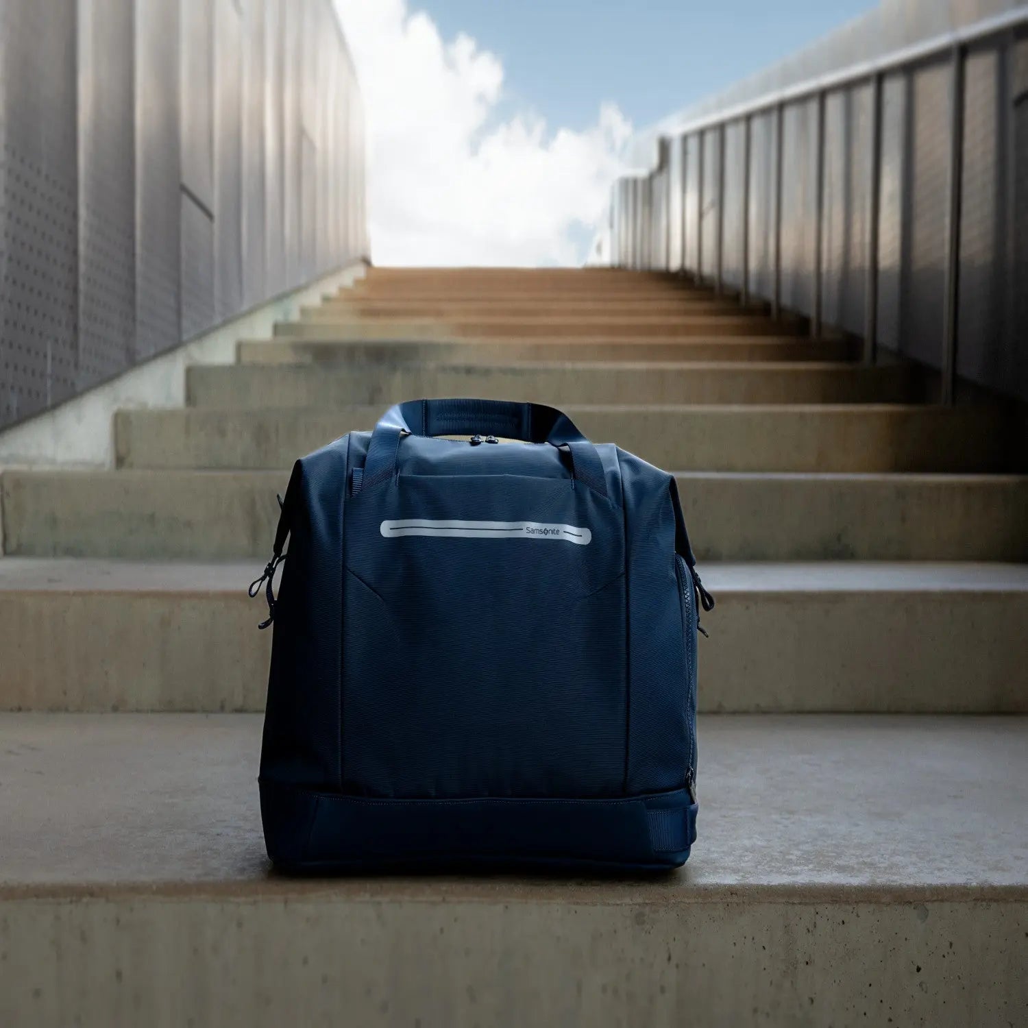 Samsonite Axxis Weekender in Navy — LIFESTYLE 26