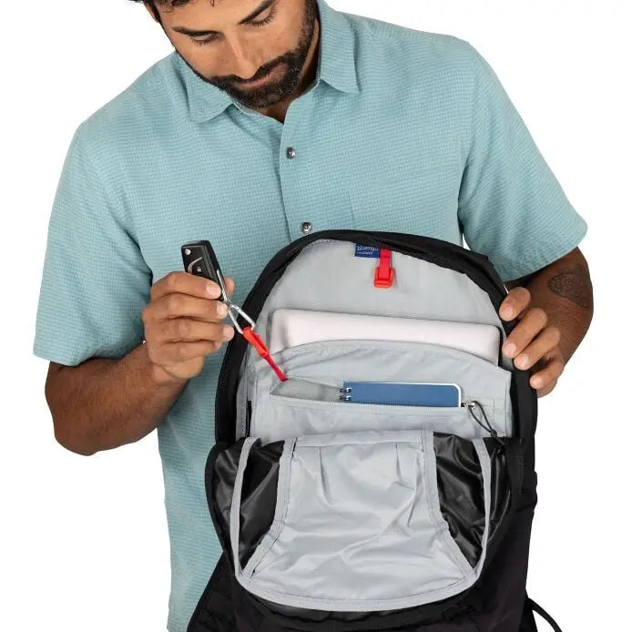 Osprey Farpoint 55 Travel Pack in Black — feature detail 6