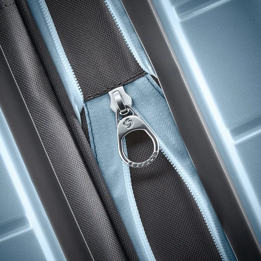 Samsonite Freeform 21 inch Carry On Spinner in Sky Blue - expansion-zipper detail