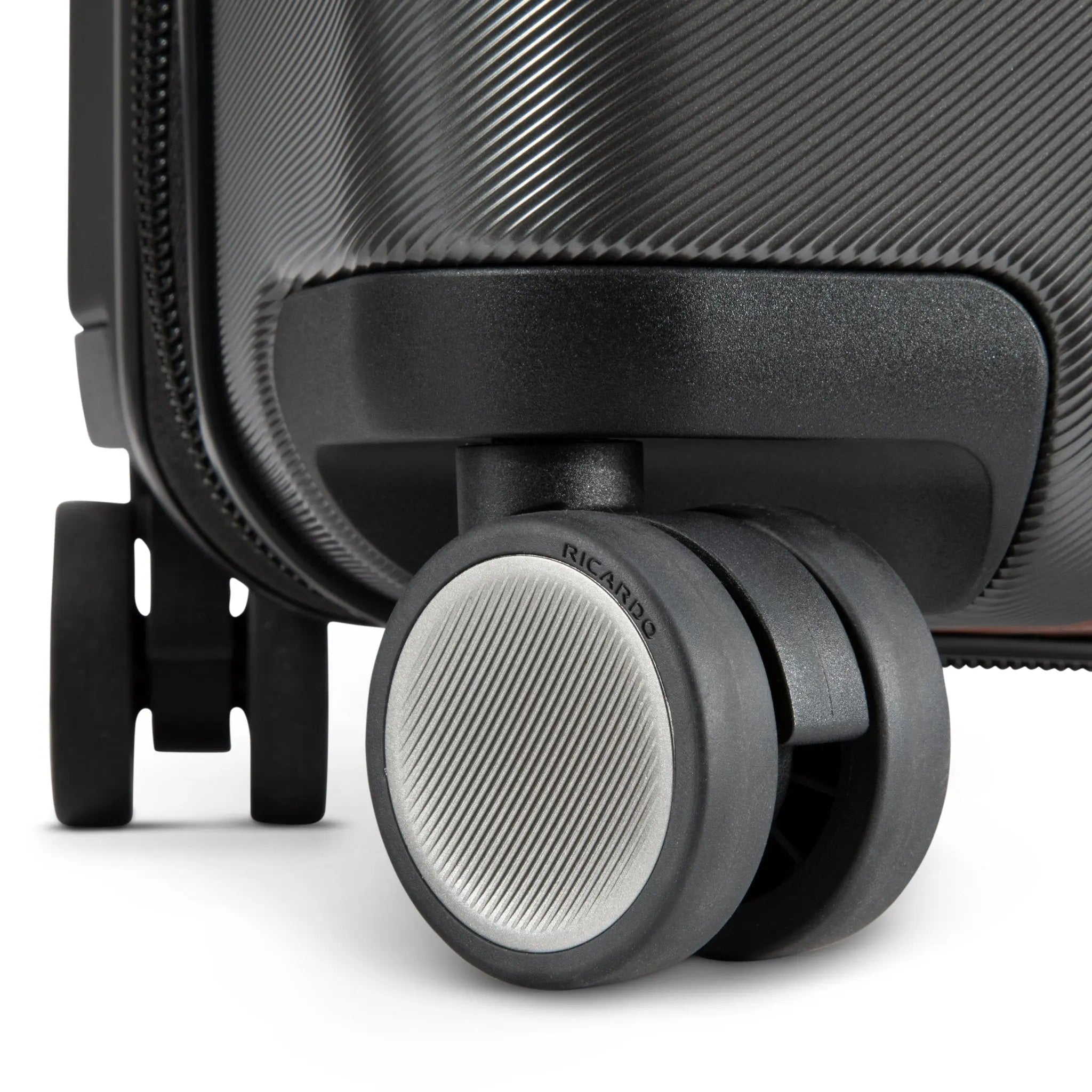 Ricardo Beverly Hills Montecito 2.0 Hardside Carry-On Expandable Spinner - Graphite