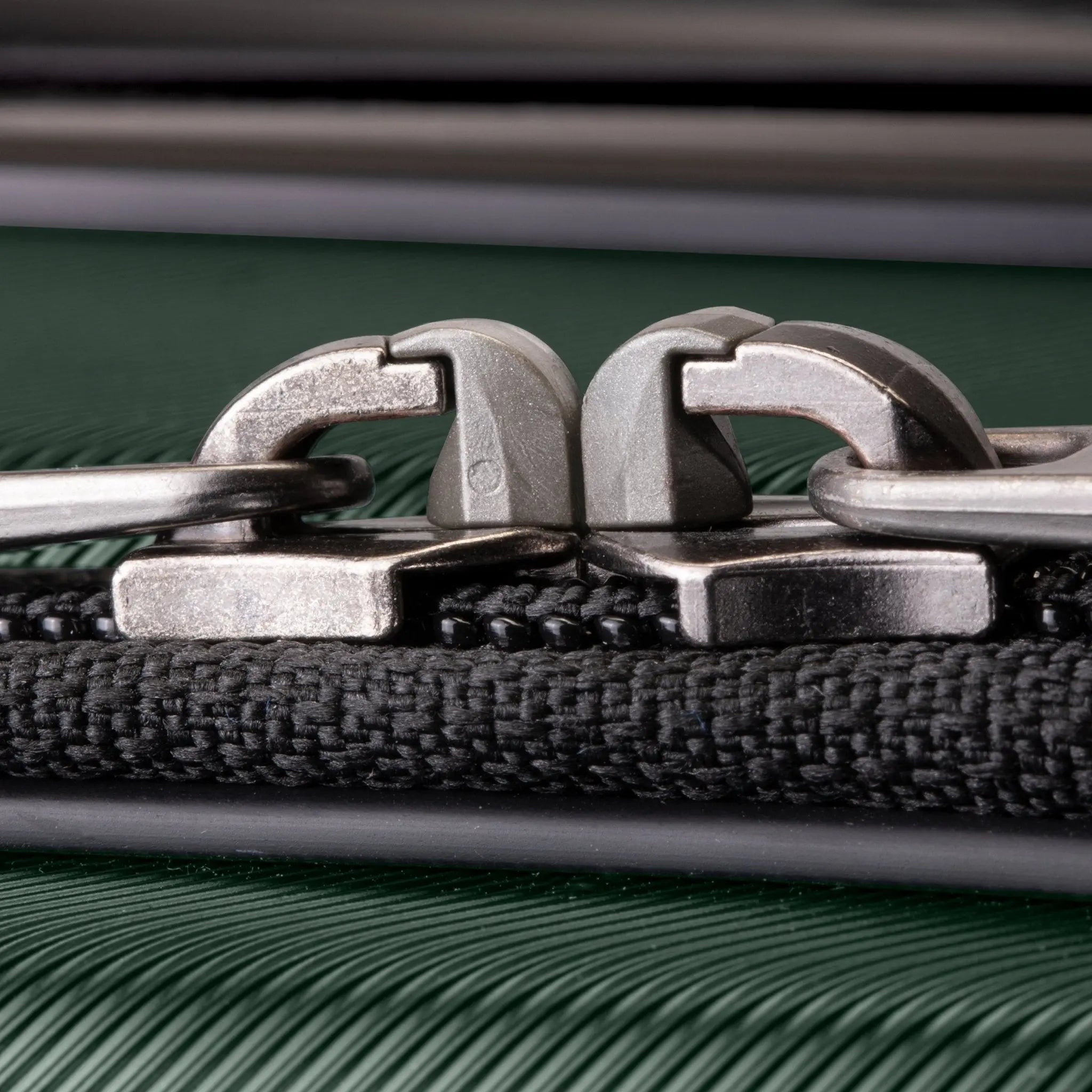 Ricardo Beverly Hills Montecito 2.0 Hardside Check-in Cargo Trunk, 105 L - Hunter Green