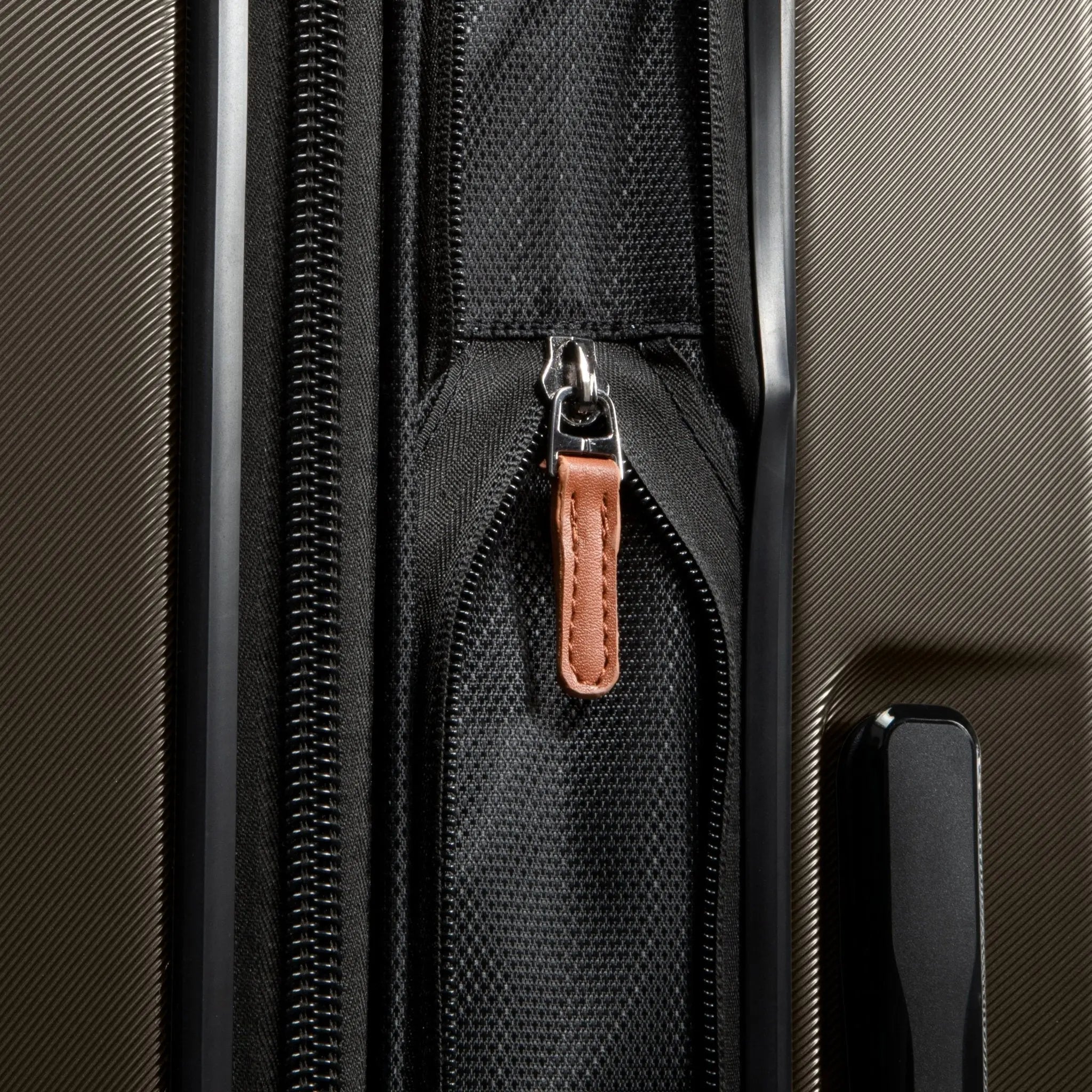 Ricardo Beverly Hills Montecito 2.0 Hardside Large Check-In Expandable Spinner - Graphite