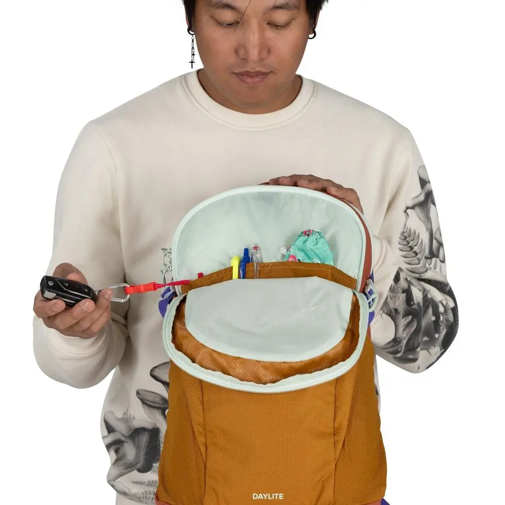 Osprey Daylite 13L in Barley Brown Multi, feature detail (shared feature image)