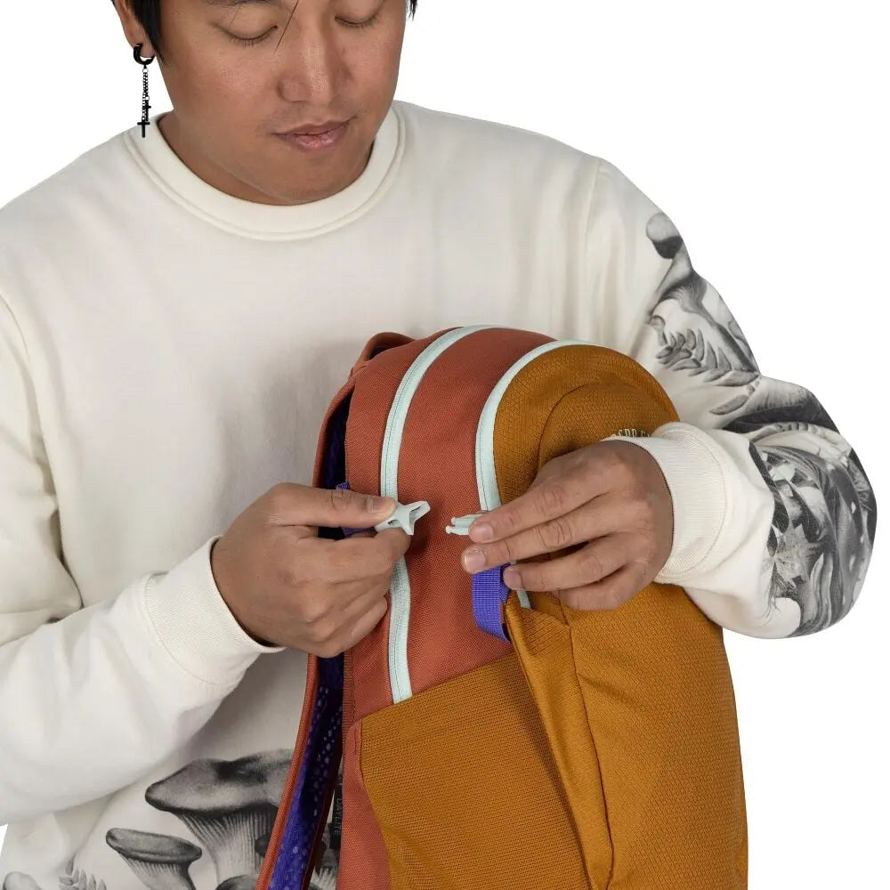 Osprey Daylite 13L in Barley Brown Multi, feature detail (shared feature image)