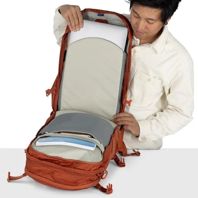 Osprey Nebula 32 padded laptop and document compartment