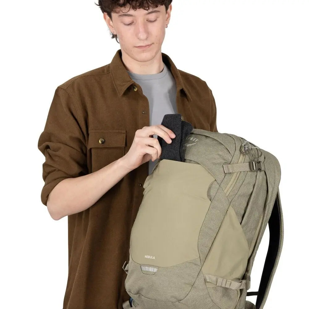 Osprey Nebula Driftshade front shove-it pocket demonstrated in Olive Tan; shared feature