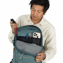 Osprey Quasar 26 stretch mesh bottle pocket detail