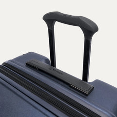 Close-up of the Travelpro Platinum Elite Large Check-In Hardside Spinner in Aviator Navy, featuring the multi-stop PowerScope Lite handle and ergonomic rubberized Contour Grip for comfortable handling.